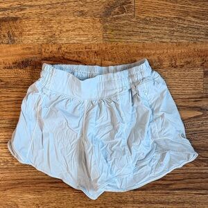 Lululemon White Hotty Hot Women's Shorts (4 Tall)
